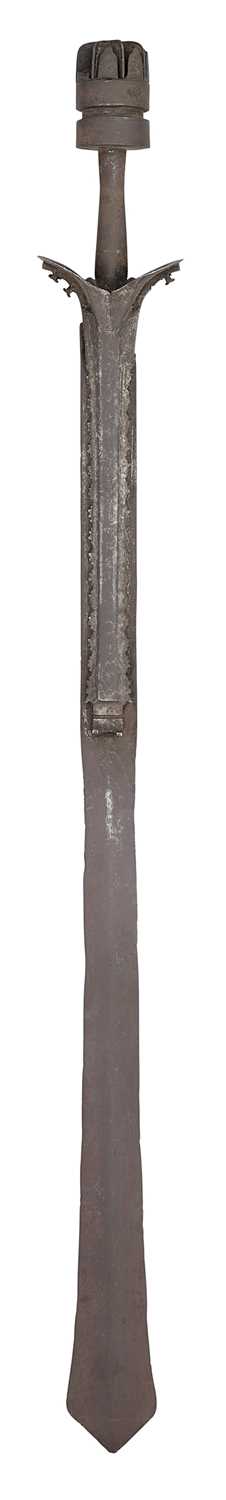 Lot 43 - A RARE SOUTH INDIAN SWORD (KHANDA), PROBABLY VIJAYANAGARA, 14TH/15TH CENTURY