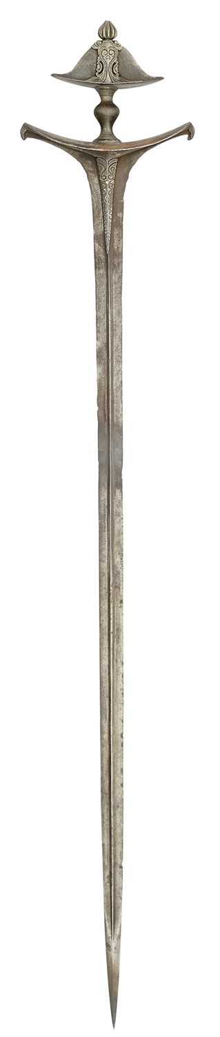 Lot 42 - A SOUTH INDIAN RAPIER, LATE 16TH/17TH CENTURY