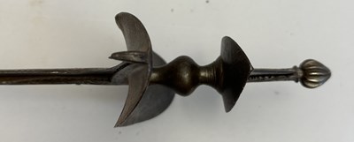 Lot 42 - A SOUTH INDIAN RAPIER, LATE 16TH/17TH CENTURY