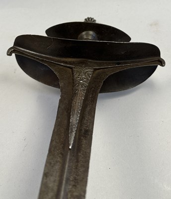 Lot 42 - A SOUTH INDIAN RAPIER, LATE 16TH/17TH CENTURY