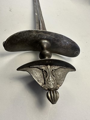Lot 42 - A SOUTH INDIAN RAPIER, LATE 16TH/17TH CENTURY