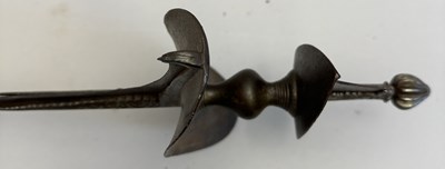 Lot 42 - A SOUTH INDIAN RAPIER, LATE 16TH/17TH CENTURY