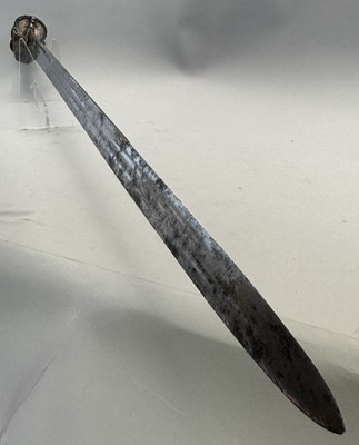 Lot 47 - A SOUTH INDIAN SWORD, 17TH/18TH CENTURY, PROBABLY ARCOT, TAMIL NADU