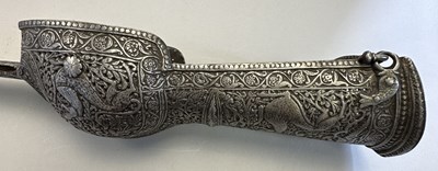 Lot 41 - A FINE SOUTH INDIAN SWORD (PATA), LATE 16TH/17TH CENTURY, POSSIBLY THANJAVUR, TAMIL NADU