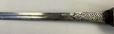 Lot 41 - A FINE SOUTH INDIAN SWORD (PATA), LATE 16TH/17TH CENTURY, POSSIBLY THANJAVUR, TAMIL NADU