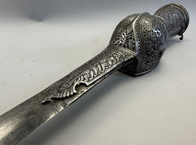 Lot 41 - A FINE SOUTH INDIAN SWORD (PATA), LATE 16TH/17TH CENTURY, POSSIBLY THANJAVUR, TAMIL NADU