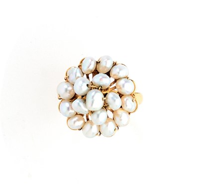 Lot 442 - CULTURED PEARL RING