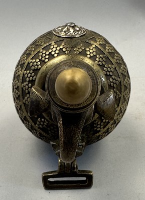 Lot 547 - A SOUTH INDIAN FLASK, 18TH/19TH CENTURY, POSSIBLY MALABAR