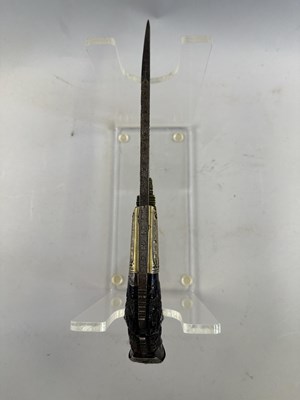 Lot 523 - A CEYLONESE DAGGER (PIHA KAETTA), 18TH CENTURY