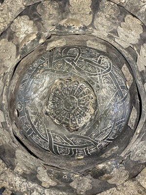 Lot 565 - AN EAST AFRICAN WHITE-METAL MOUNTED HIDE SHIELD, LATE 19TH/20TH CENTURY
