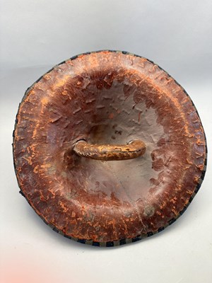 Lot 565 - AN EAST AFRICAN WHITE-METAL MOUNTED HIDE SHIELD, LATE 19TH/20TH CENTURY