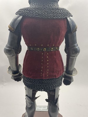 Lot 19 - A MINIATURE MILANESE ARMOUR, 1380-1390, BY ROY GREGORY, 20TH CENTURY