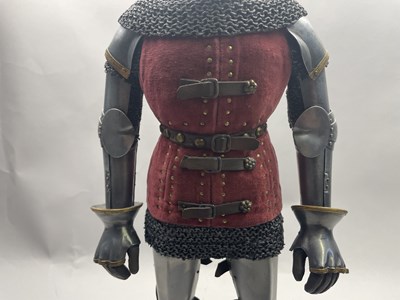 Lot 19 - A MINIATURE MILANESE ARMOUR, 1380-1390, BY ROY GREGORY, 20TH CENTURY