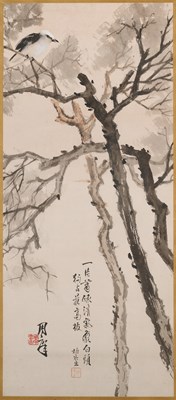 Lot 222 - A CHINESE SCHOOL PAINTING OF A BIRD PERCHED ON A TREE