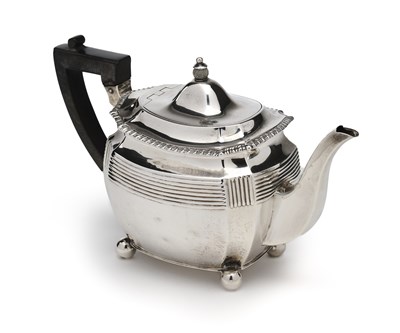 Lot 134 - A VICTORIAN SILVER BACHELOR'S TEAPOT, LAMBERT & CO., LONDON, 1889