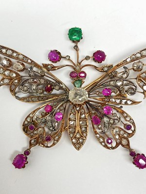 Lot 357 - DIAMOND, RUBY AND EMERALD BROOCH, 1890s