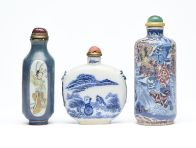 Lot 89 - THREE CHINESE PORCELAIN SNUFF BOTTLES, QING DYNASTY, 19TH CENTURY