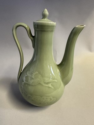 Lot 7 - A CHINESE CELADON-GLAZED EWER AND COVER