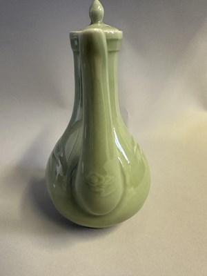 Lot 7 - A CHINESE CELADON-GLAZED EWER AND COVER