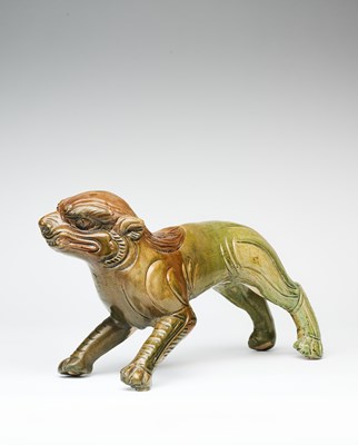 Lot 24 - A RARE CHINESE GREEN AND AMBER-GLAZED FIGURE OF A LION, SOUTHERN SONG-JIN DYNASTY (12/13TH CENTURY)