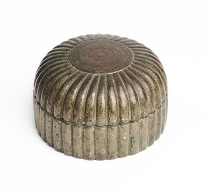 Lot 195 - A BRONZE PAN BOX (PANDAN), INDIA, CIRCA 1700