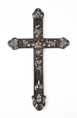 Lot 8 - A CHINESE MOTHER-OF-PEARL INLAID WOOD APOSTLE CROSS, PROBABLY MACAU, 18TH/19TH CENTURY