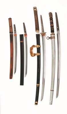 Lot 2 - A JAPANESE W.W.II OFFICER'S KATANA with slightly curved single-edged blade