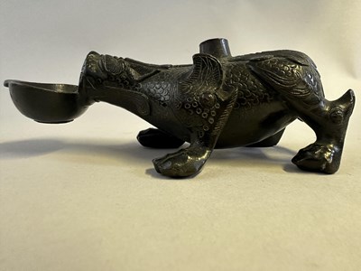 Lot 4 - A CHINESE ARCHAISTIC BRONZE 'BIXIE' WATER POT AND DROPPER, LATE MING DYNASTY