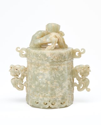 Lot 77 - A CHINESE ARCHAISTIC GREEN JADE BOX AND COVER