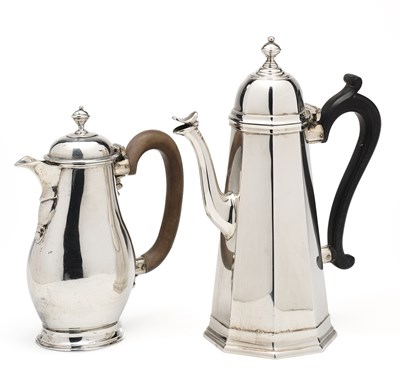 Lot 91 - A GEORGE V SILVER SMALL COFFEE POT, THOMAS BRADBURY & SONS LTD., SHEFFIELD, 1910