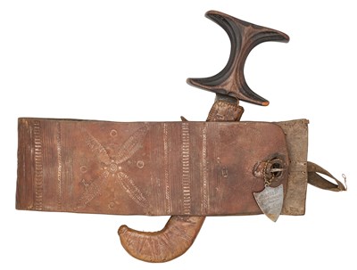 Lot 105 - A NORTH AFRICAN DAGGER (BEDJA), SUDAN, LATE 19TH CENTURY, WITH INSCRIPTION TO TEL-EL-KEBIR