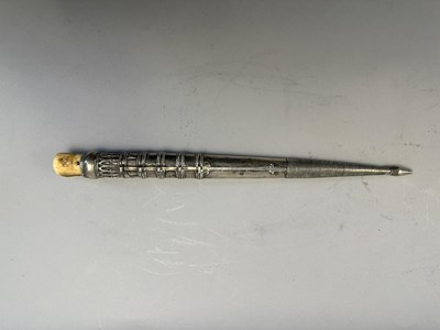 Lot 343 - A PERSIAN DAGGER (KARD), 19TH CENTURY AND LATER