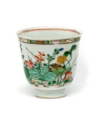 Lot 19 - A CHINESE FAMILLE VERTE BEAKER^ KANGXI PERIOD...