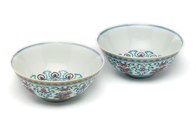 Lot 29 - A PAIR OF CHINESE DOUCAI BOWLS^ 20TH...