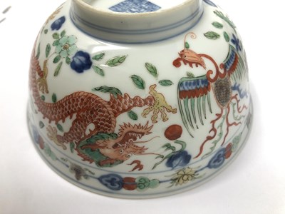 Lot 31 - A PAIR OF CIHNESE WUCAI ~DRAGON AND PHOENIX~...