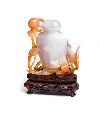 Lot 66 - A CHINESE CARVED AGATE VASE AND COVER^ 20TH...