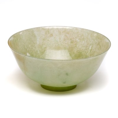 Lot 70 - A CHINESE JADEITE BOWL^ LATE QING DYNASTY^...