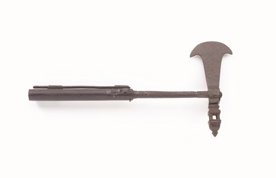 Lot 25 - A RARE INDIAN COMBINED AXE AND MATCHLOCK PISTOL