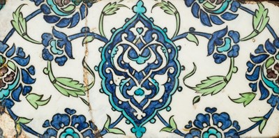 Lot 261 - A DAMASCUS TILE FRAGMENT^ OTTOMAN SYRIA^ CIRCA...