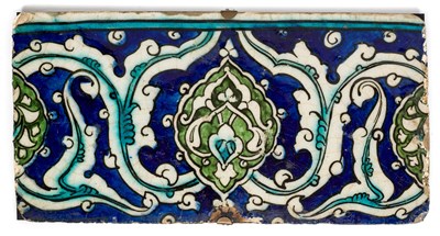 Lot 262 - A DAMASCUS BORDER TILE^ OTTOMAN SYRIA^ LATE...