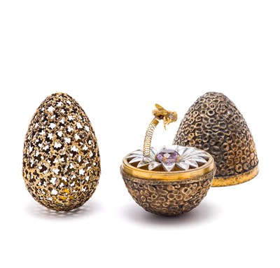 Lot 335 - A SILVER-GILT ~SURPRISE~ EGG^ STUART DEVLIN^...