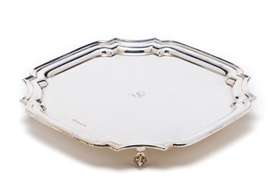 Lot 347 - *A GEORGE V SILVER SALVER^ VINERS LTD.^...