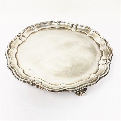 Lot 350 - A GEORGE V SILVER SALVER^ HARRISON BROTHERS &...