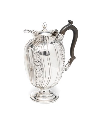 Lot 351 - AN EDWARDIAN SILVER HOT WATER JUG^ WALKER &...