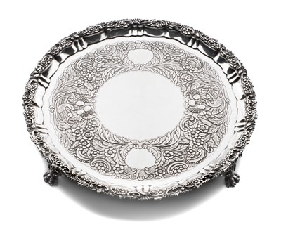 Lot 369 - AN IRISH GEORGE IV SILVER SALVER^ JAMES LE...