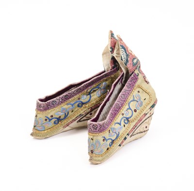 Lot 58 - A RARE PAIR OF CHINESE MINIATURE BOUND SHOES, QING DYNASTY, CIRCA 1850