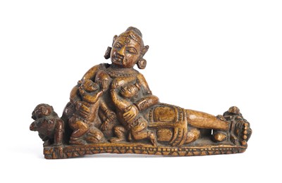 Lot 185 - A CARVED BONE FIGURE OF A MOTHER WITH TWO CHILDREN, SOUTH INDIA, 18TH/19TH CENTURY