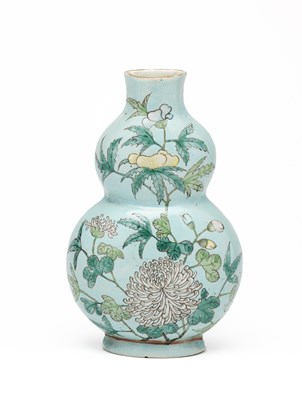 Lot 97 - A CHINESE DAYAZHI-TYPE WALL VASE, QING DYNASTY, 19TH CENTURY