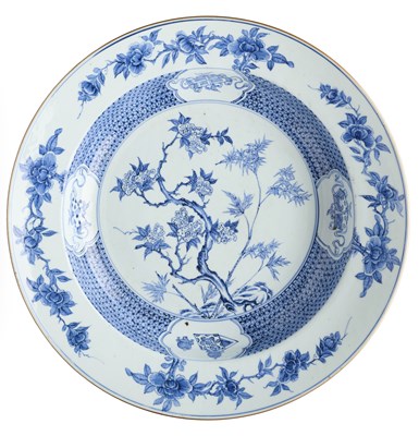 Lot 104 - A LARGE CHINESE BLUE AND WHITE DEEP DISH, QING DYNASTY, QIANLONG PERIOD (1736-95)