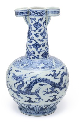 Lot 44 - A CHINESE MING-STYLE BLUE AND WHITE 'DRAGON' BOTTLE VASE